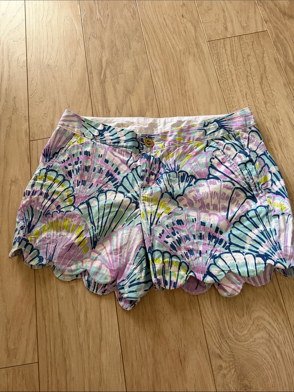 Lilly Pulitzer Buttercup Shorts in Oh Shello Size 0